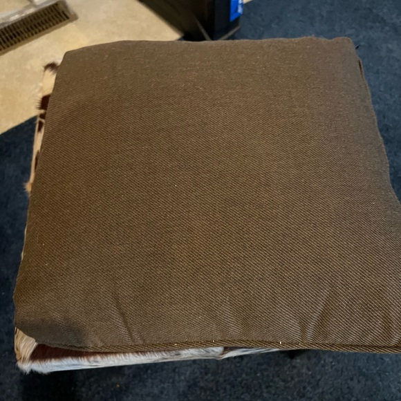 2 NWOT INDOOR OUTDOOR PILLOWS. - Picture 5 of 8